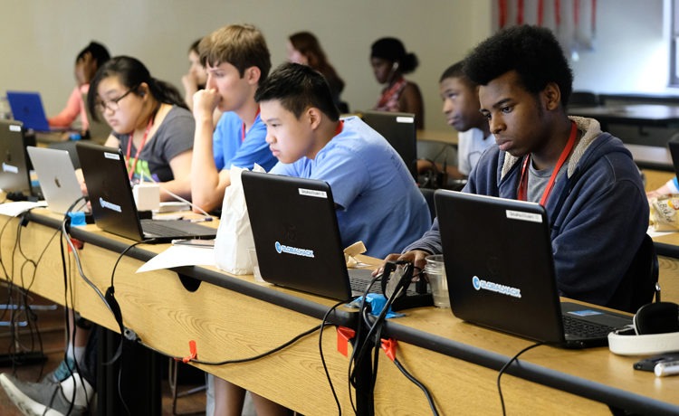  Entenda como a programação melhora o desempenho escolar do seu filho